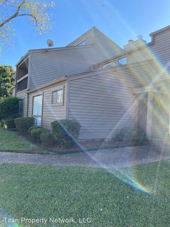 Building Photo - 2 br, 2 bath House - 7304 Fern Ave #19