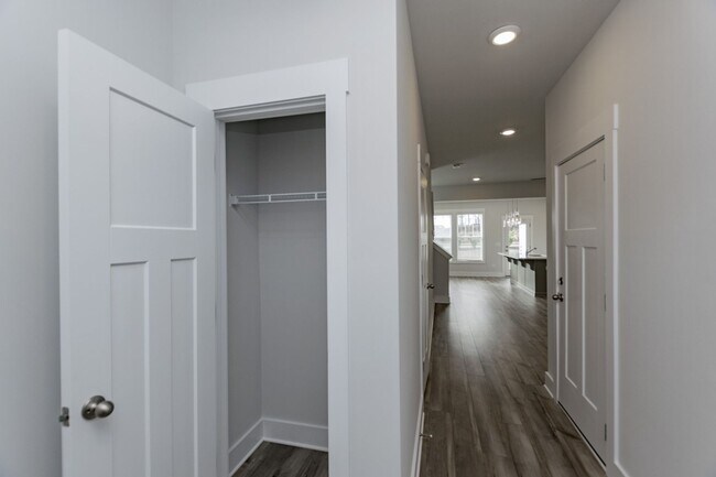 Building Photo - Monte Vista Townhomes