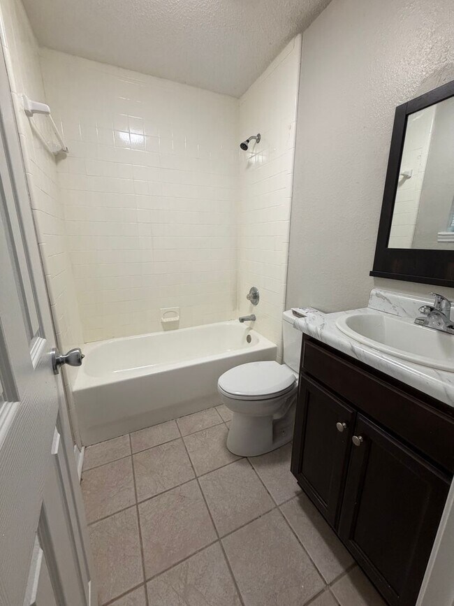 Building Photo - Updated 3BR/2BA Near Parks, Golf, Shopping, and the St. Marks Trail