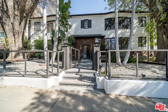 Building Photo - 1270 Havenhurst Dr