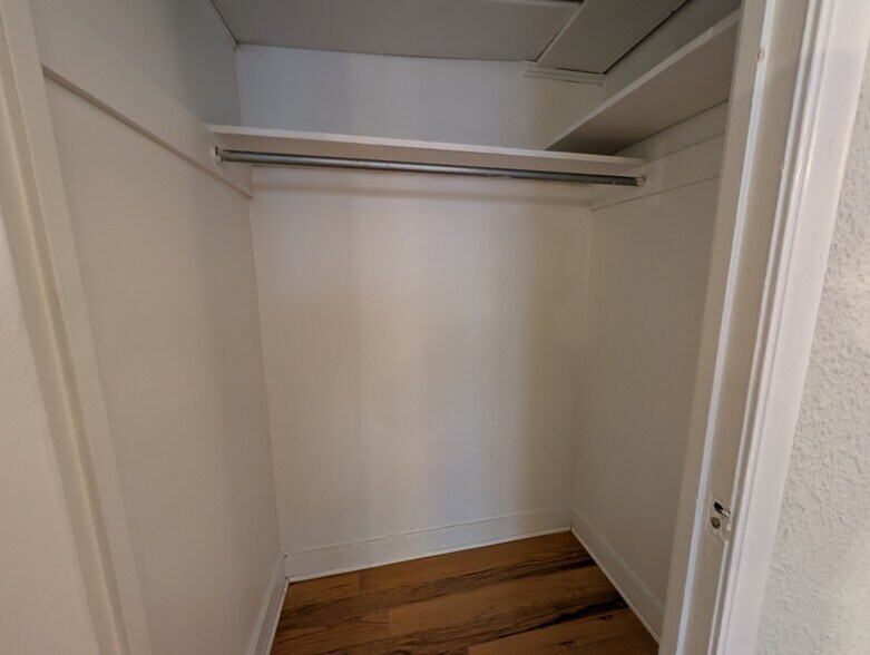 Building Photo - 556 W Arlington Pl