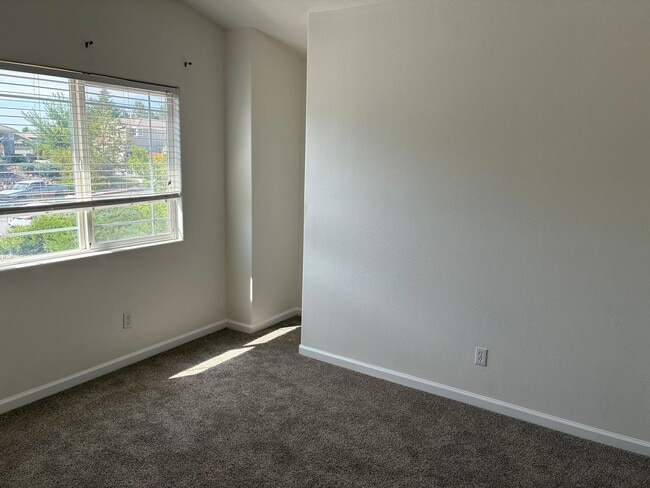 Building Photo - 5122 Mesa Verde Dr