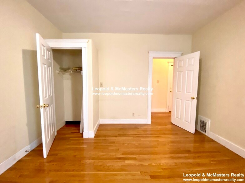 Building Photo - 19 Roseclair St