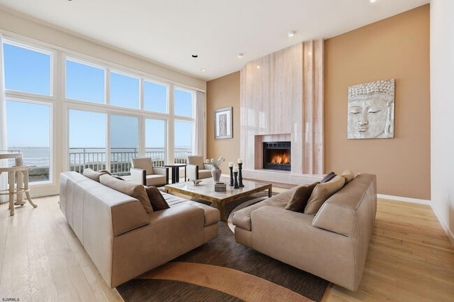 Building Photo - 119 S 11th Ave