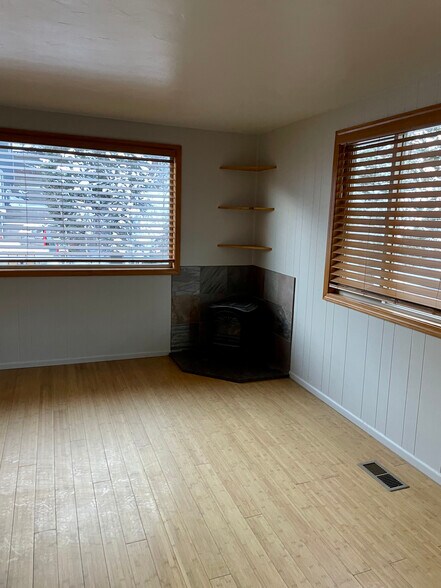 Building Photo - 415 Aspen Dr