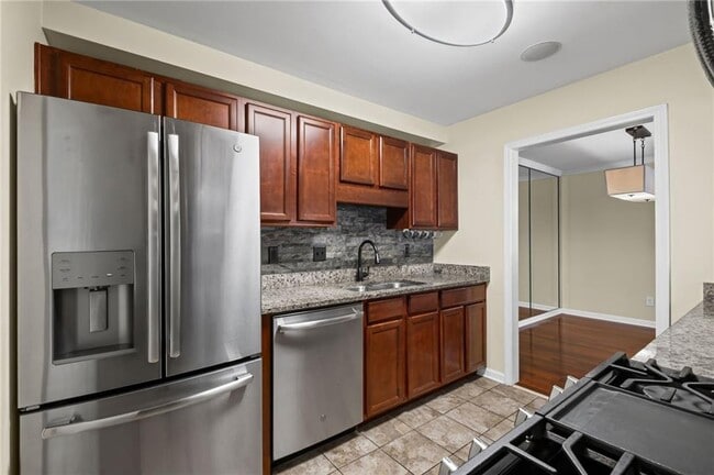 Building Photo - 401 Augusta Dr