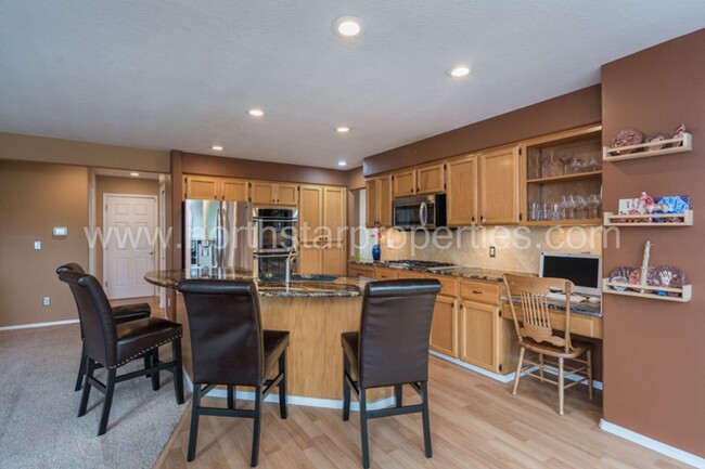 Building Photo - Beautiful Spacious Home in Tigard