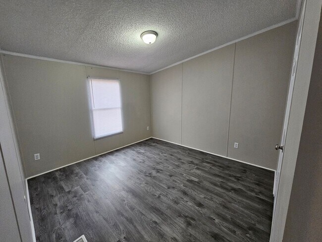 Building Photo - 15 Liberty Ln