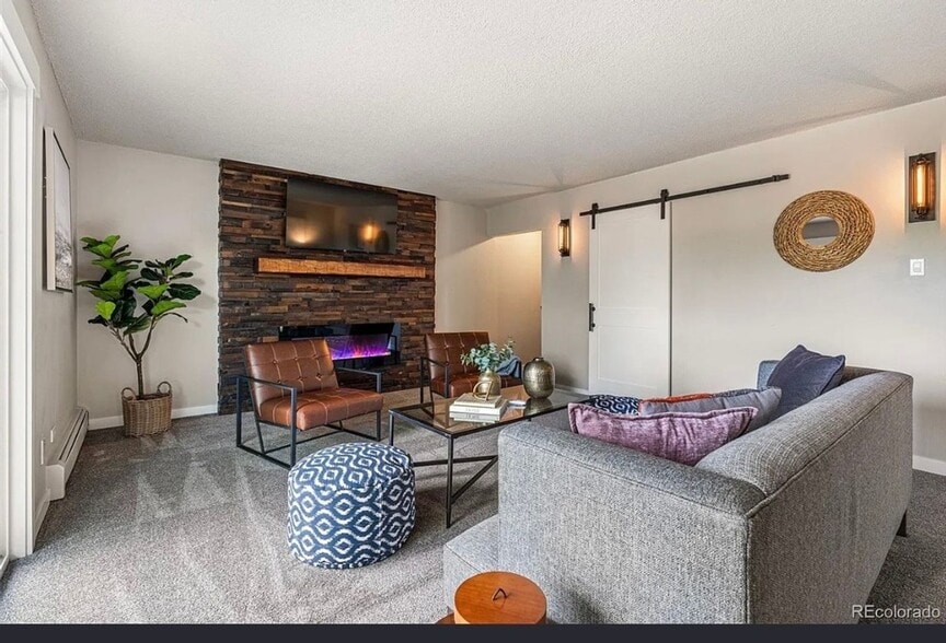 Building Photo - 2120 S Vaughn Way