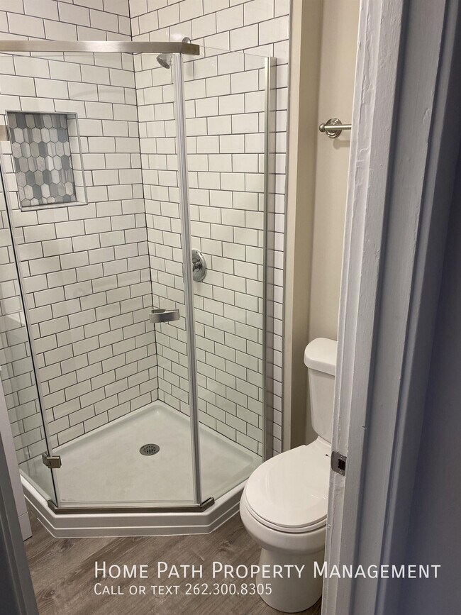 Building Photo - 832 N 70th St