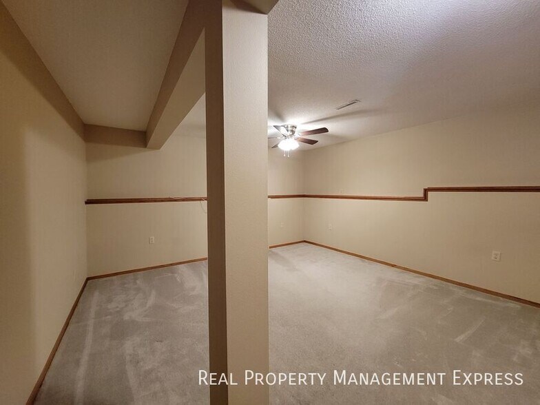 Building Photo - Great 4 Bed 2 Bath House with 2-stall atta...