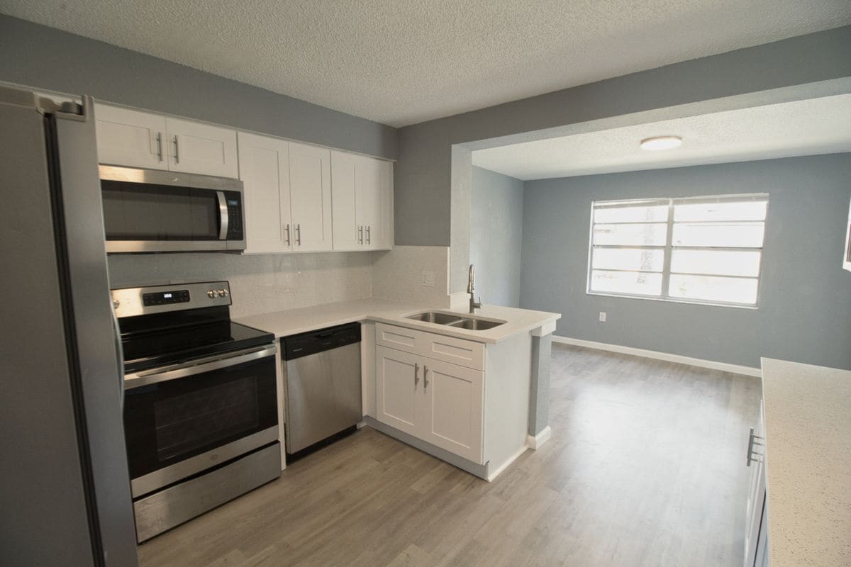 Building Photo - 7138 Oakwood Dr