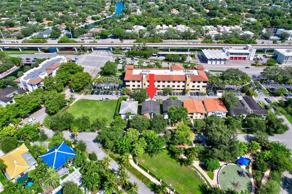 Building Photo - 539 Menendez Ave