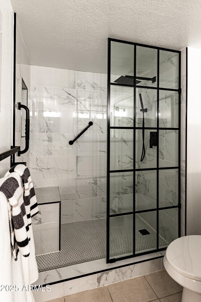 Building Photo - 12222 N Paradise Village Pkwy W