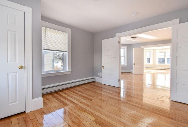 Building Photo - 141 Bourne Ave