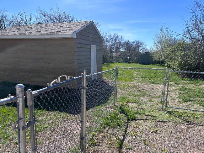 Building Photo - 200 18th St SW