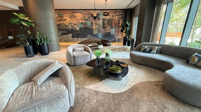 Building Photo - 460 NE 28th St