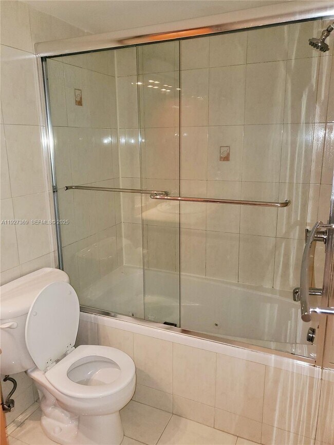 Building Photo - 18151 NE 31st Ct