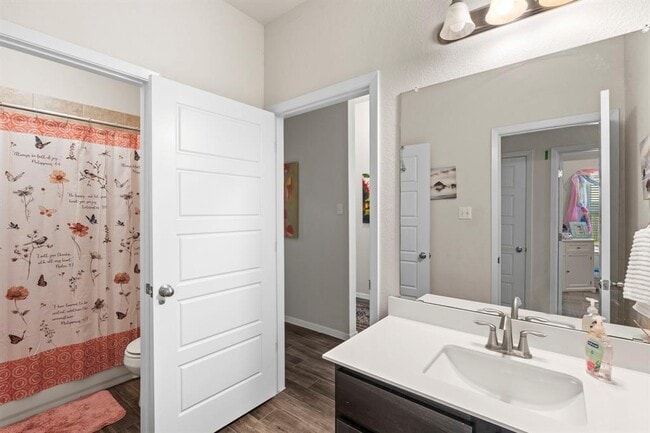 Building Photo - 205 Four Star Dr