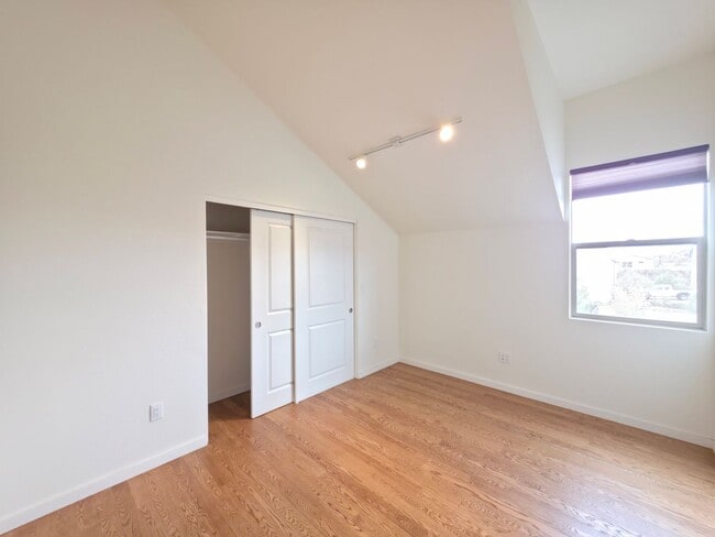 Building Photo - 2180 W Alameda St