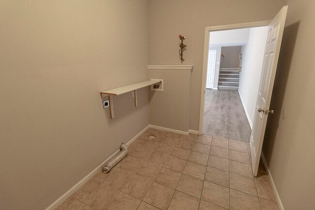 Building Photo - 1938 Center St