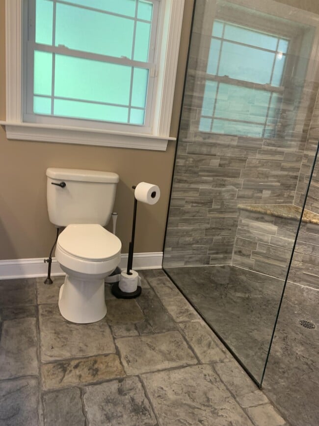 Building Photo - 204 Angel Terrace