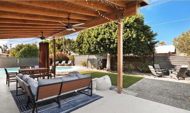 Building Photo - 8620 E San Miguel Ave