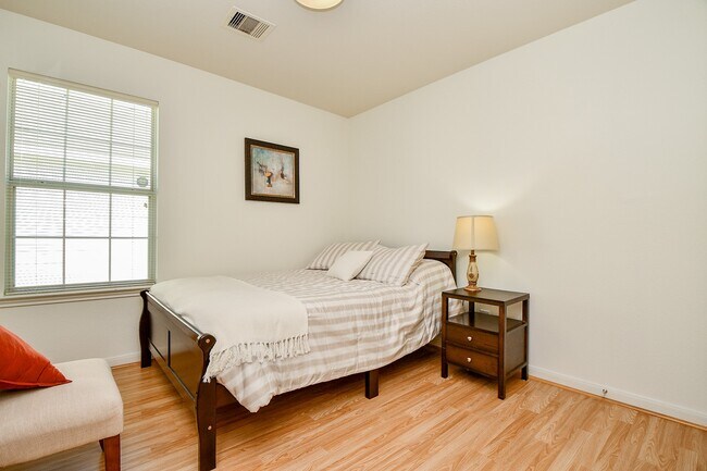 Building Photo - 18114 Waverly Hollow Ln