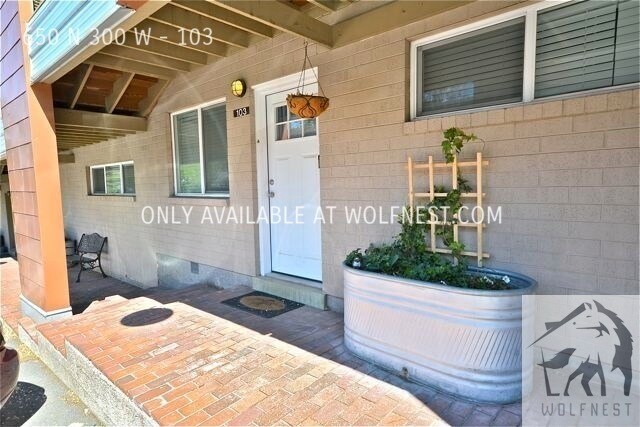 Building Photo - No Deposit Option! Stunning 1 Bedroom Down...