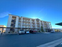 Building Photo - 2 bed, 1 bath Condo