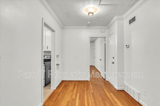 Building Photo - 736 E 45th St