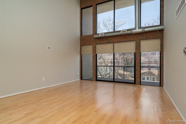 Building Photo - 204 S Troy St