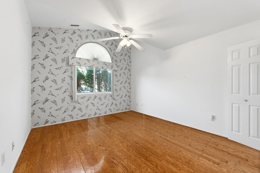 Building Photo - 763 Spring Lake Dr