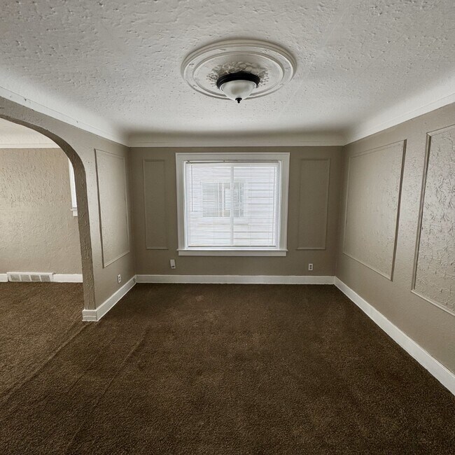 Building Photo - Now Leasing!!! 16730 Woodingham Dr, Detroi...