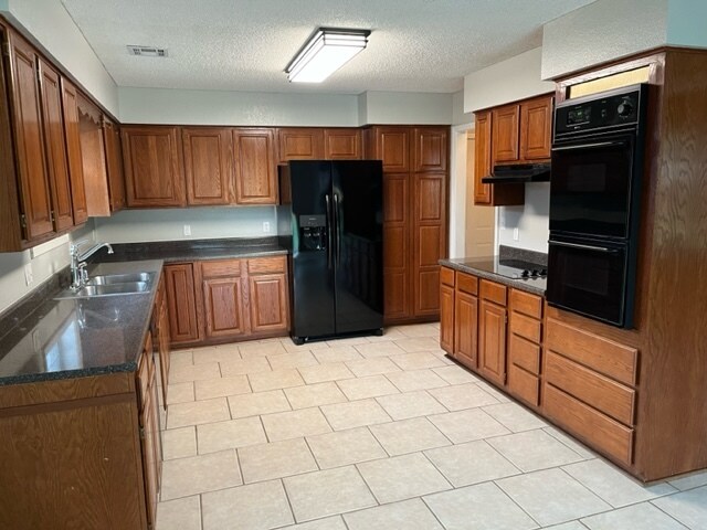 Kitchen - 1004 S Dogwood St