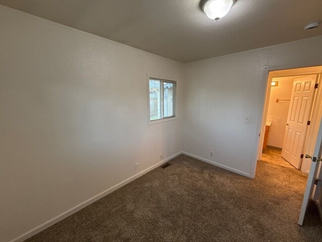 Building Photo - 1215 NW 11th St