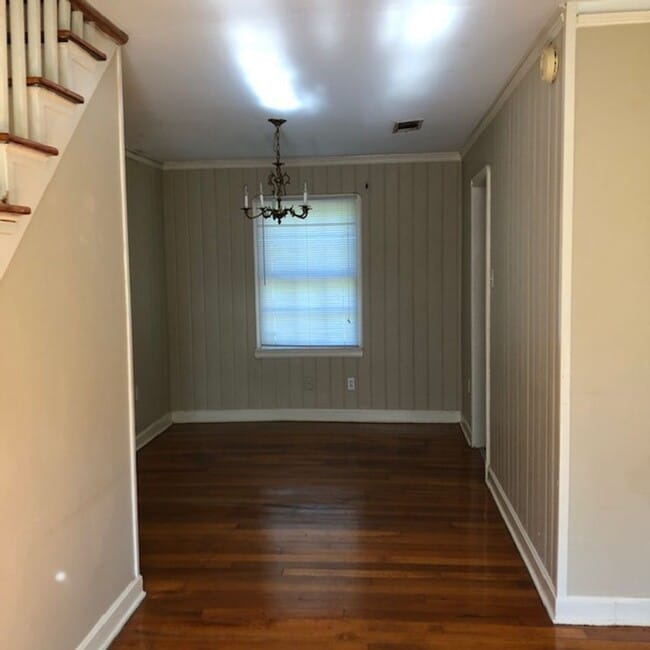 Building Photo - Great location in Garden District seconds from Downtown and LSU.