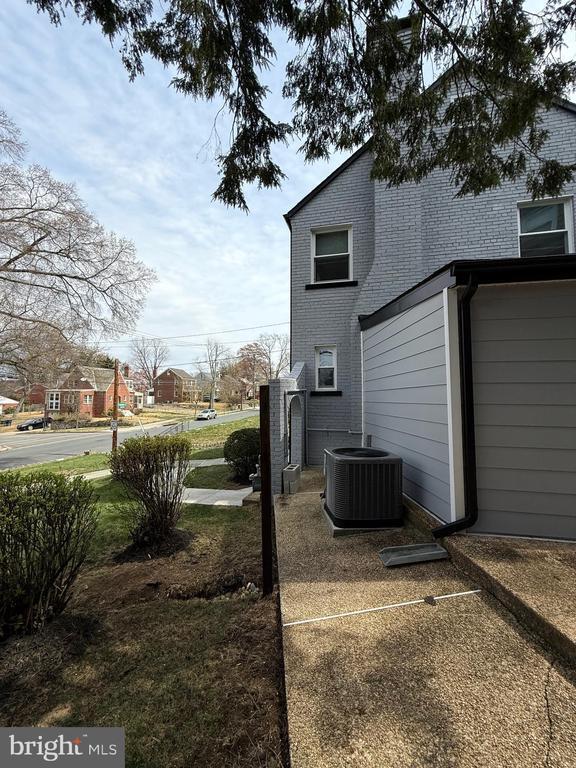 Building Photo - 3405 Carpenter St SE