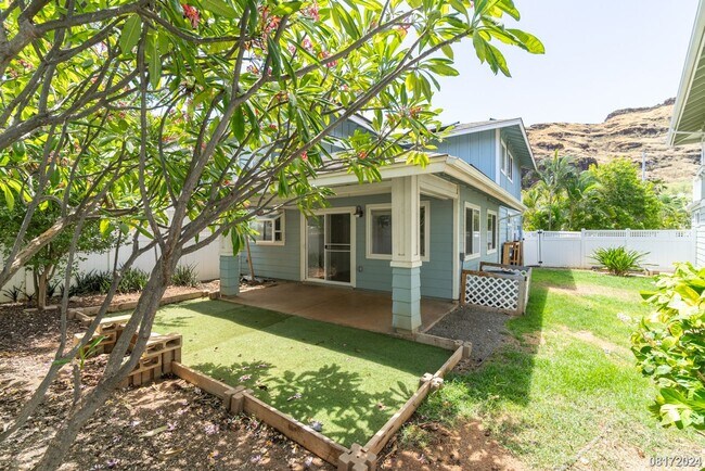 Building Photo - LARGE and SPACIOUS 3bd/3ba/2pkg (SEA COUNTRY) $3900