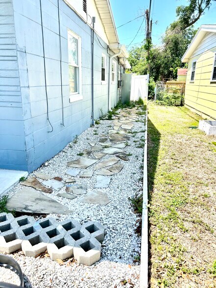 Building Photo - 3318 Boca Ciega Dr N