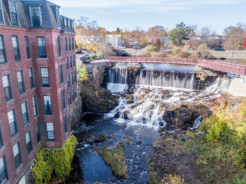 Building Photo - Mill Falls