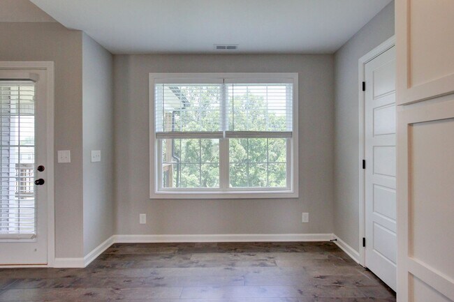 Building Photo - 1092 Barnhill Rd