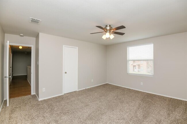 Building Photo - 1000 Bumble Bee Dr