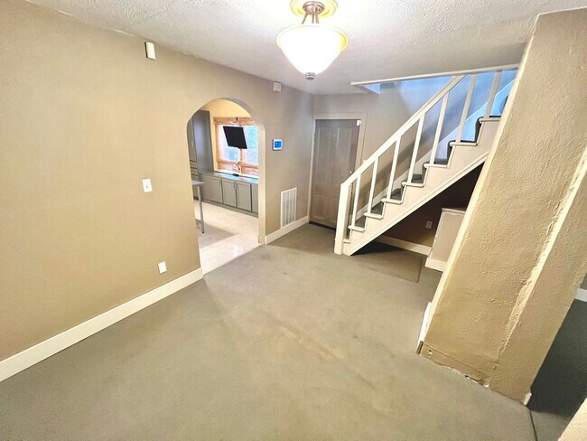 Building Photo - 424/424A, 424B W. Washington Street