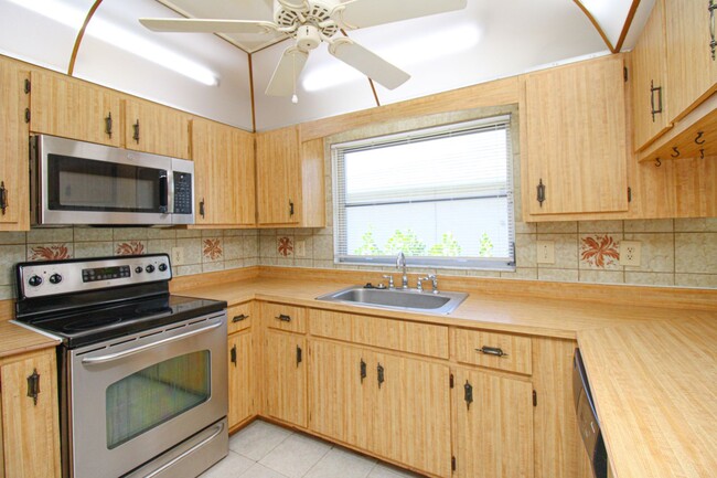 Building Photo - ** 2/2 HOME IN NAPLES PARK UNFURNISHED ** ...