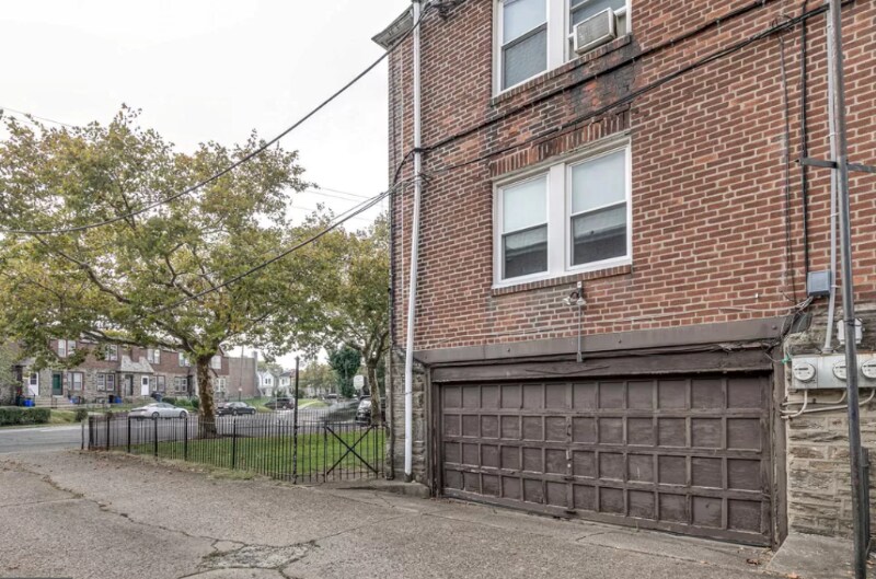 Building Photo - 3273 Teesdale St