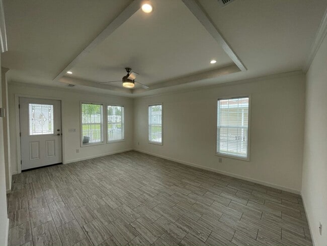 Building Photo - 34604 Ballyhoo Dr