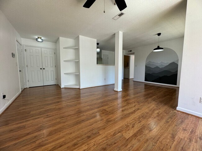 Building Photo - 2BR 2BA Condo beside Greenway