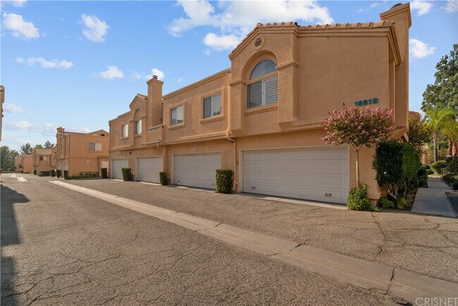 Building Photo - 18818 Vista Del Canon