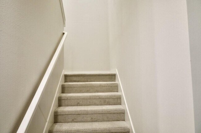 Building Photo - 532 Cosmos St